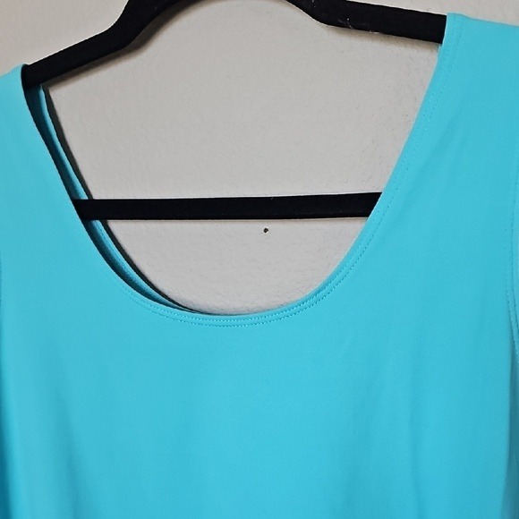 Chico's Tight Fit Sleeveless Scoop Neck Stretchy Turquoise Layer Tank Size 2 M/L - Picture 3 of 4